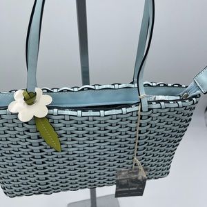 CARMEN & KENNY lightblue basket weave daisy purse